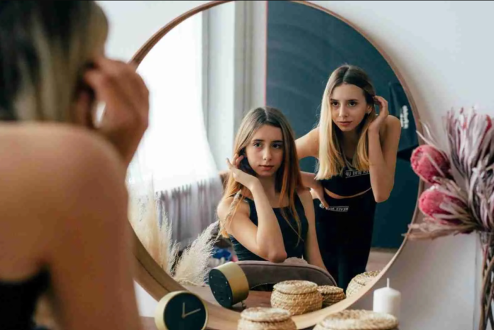 Narcissist Meaning: Definition, Signs, Traits, and How to Respond